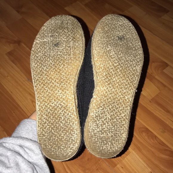 Toms - Picture 2 of 2